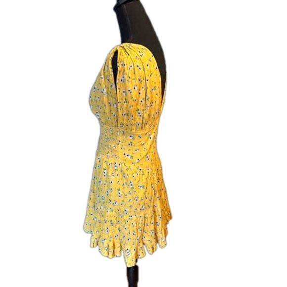 ASOS DESIGN waist button front tiered mini yellow floral print dress - Picture 3 of 9